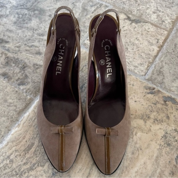 CHANEL 2003 Taupe Suede Slingback Heels - Picture 5 of 11